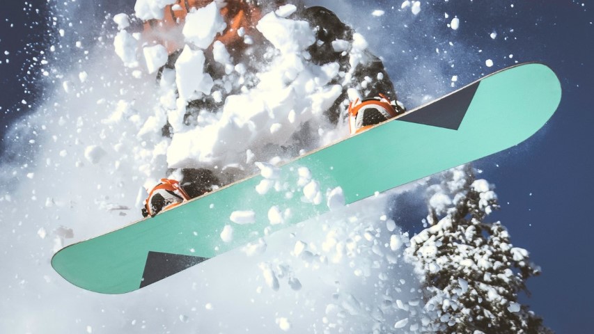 Márkás snowboard felszereléseket keres?