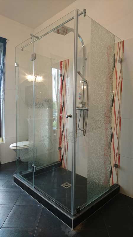 Egyedi zuhanykabinokat készít a cégünk.