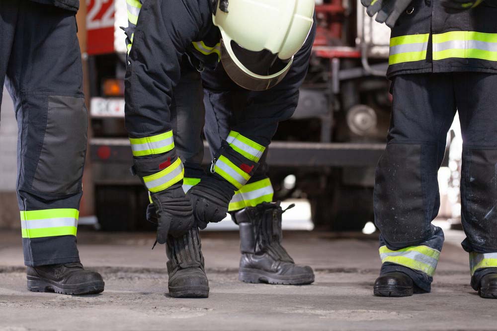 Tűzoltó védőfelszerelések a szakszerű veszélyelhárításhoz