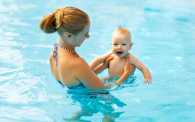 Több, mint pancsolás – Hogyan fejleszti a babaúszás a kicsik elméjét?