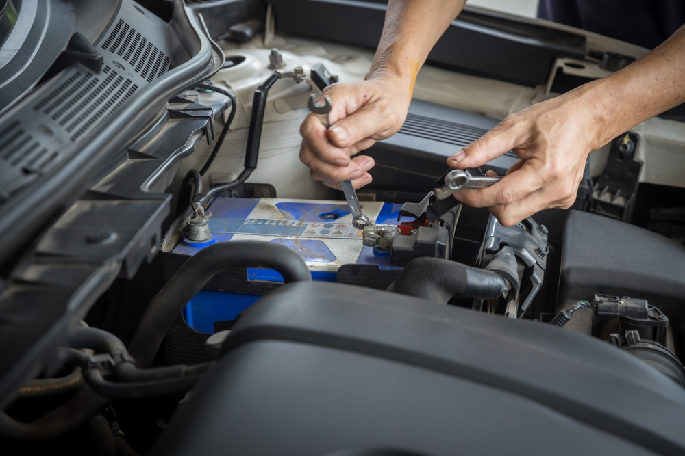 Engine,Engineer,Is,Replacing,Car,Battery,Because,Car,Battery,Is
