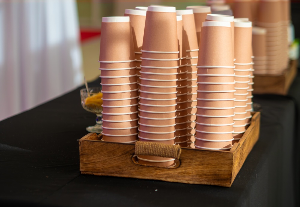 Vertical,Stacks,Of,Eco,Friendly,Brown,Cardboard,Disposable,Beverage,Cups