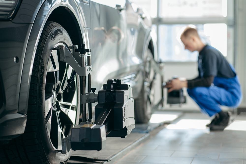 Auto,Mechanic,Adjustment,Automobile,Wheel,Alignment,Work,At,Repair,Service