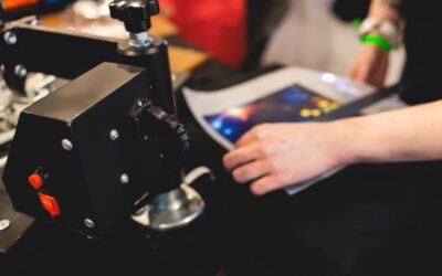 Póló nyomtatás Budapesten: Hogyan készül a tartós és professzionális egyedi póló?